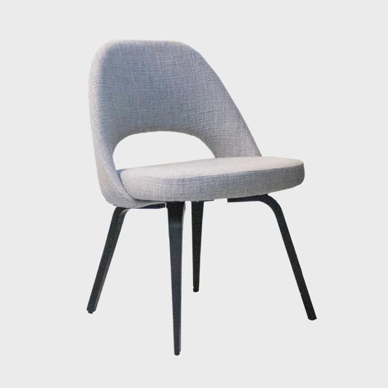 Sedia Knoll Conference di Eero Saarinen con gambe in rovere ebano