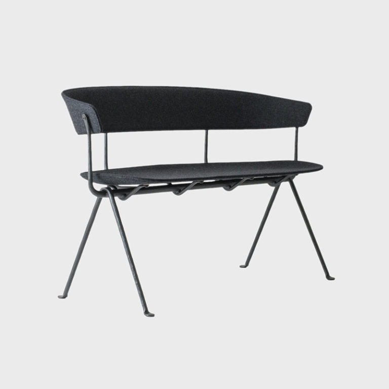 Divanetto Magis Officina in feltro nero dei fratelli Bouroullec